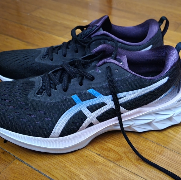 Asics novablast 2 sz 9 - Picture 3 of 6